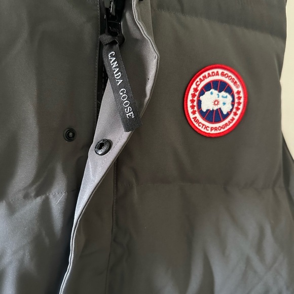Canada Goose Men's Black Puffer Vest - Picture 5 of 5